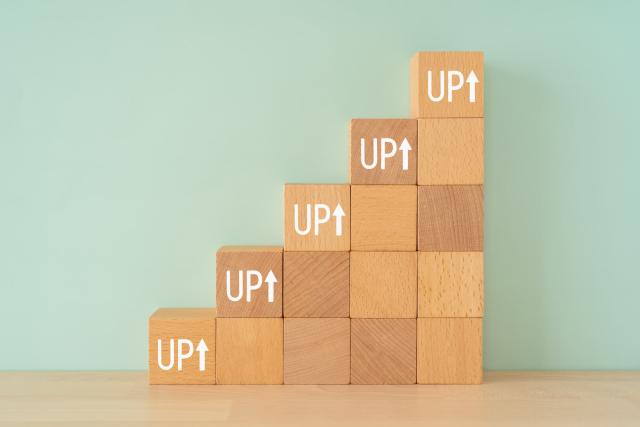 TOEIC700点スコアアップのための具体的学習法を徹底解説！TOEICを高コスパで確実に効率よく学べるならTAC