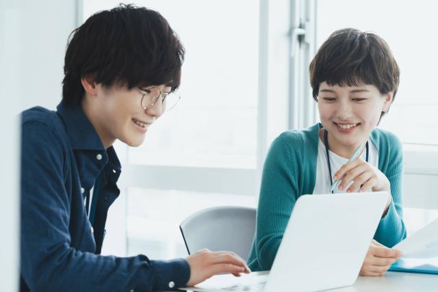 TOEIC800点スコアアップのための具体的学習法を徹底解説！TOEICを高コスパで確実に効率よく学べるTAC