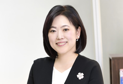 太田垣 章子氏